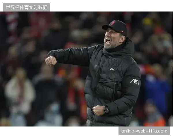大连英博队半程失球数高达25粒，门将隋维杰需承担起稳定后防线的重任